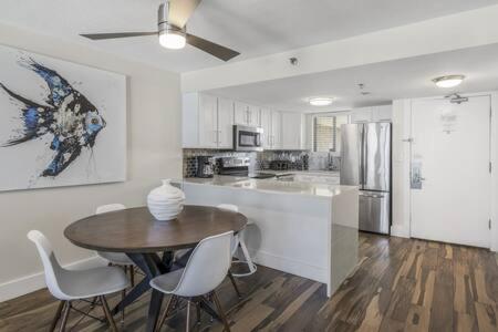 The Scallop By Brightwild-Beachfront Condo 德斯廷 外观 照片